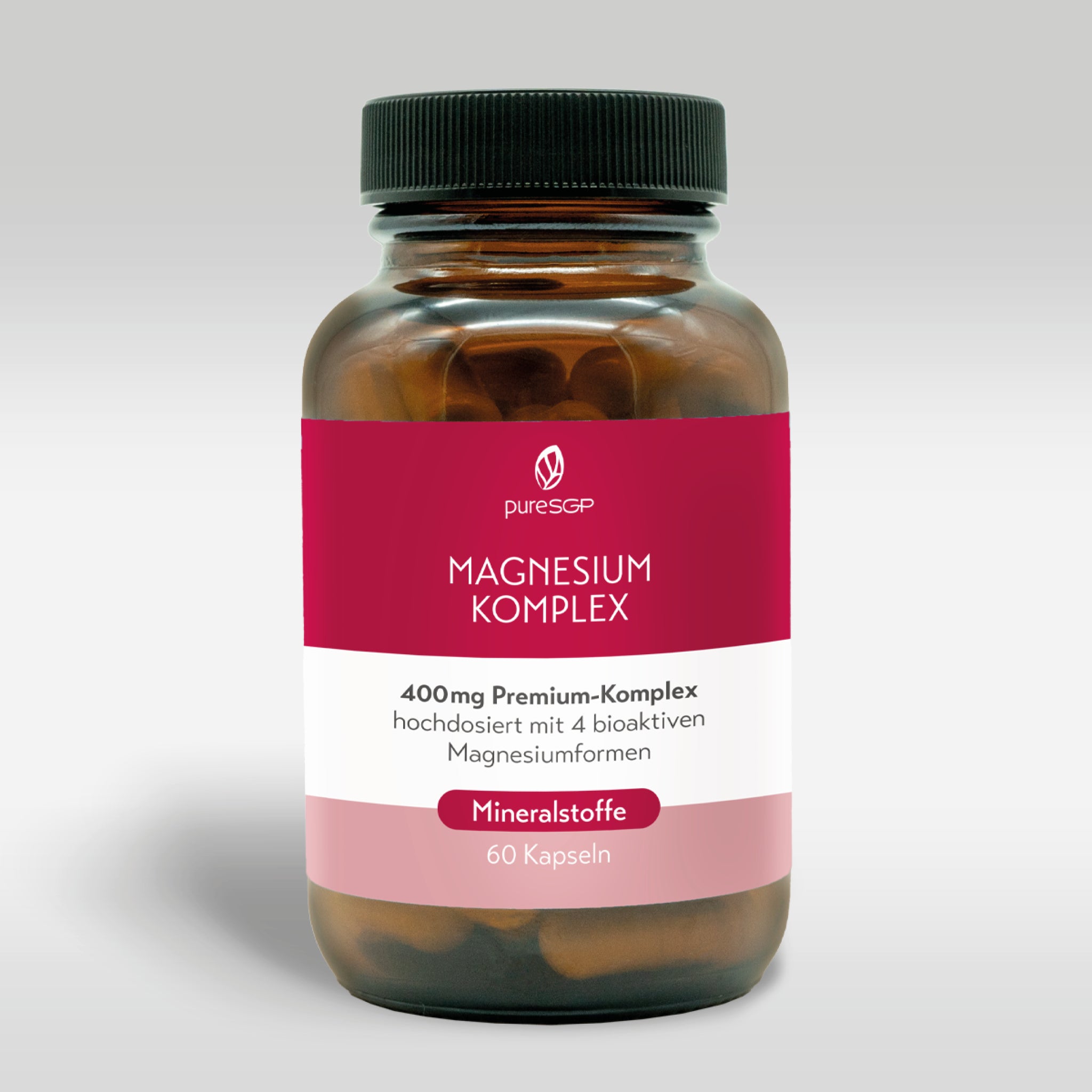 Eine Braunglasflasche von Puresgp mit schwarzem Deckel und einem mehrfarbigen Etikett. Darauf steht "MAGNESIUM KOMPLEX", "400mg Premium-Komplex hochdosiert mit 4 bioaktiven Magnesiumformen", "Mineralstoffe" und "60 Kapseln".